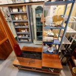 Spiegelkommode- Mid-Century-Verkauft