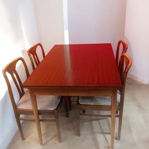 Tisch - Ausziehbar und Stühle